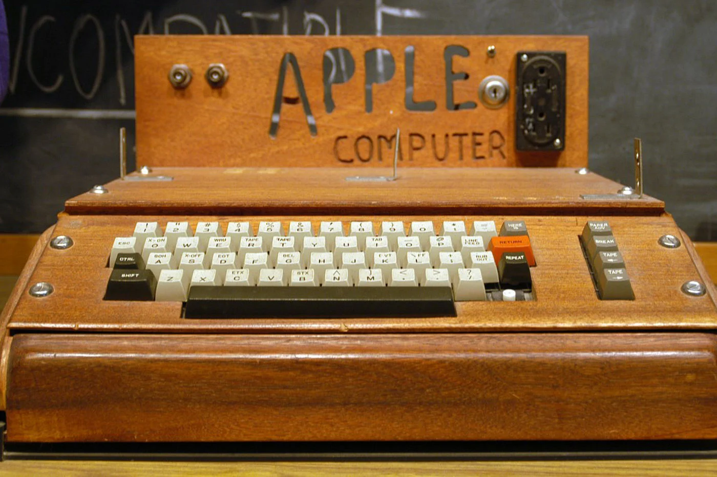 Apple-1、オークションで推定40万ドルで落札される