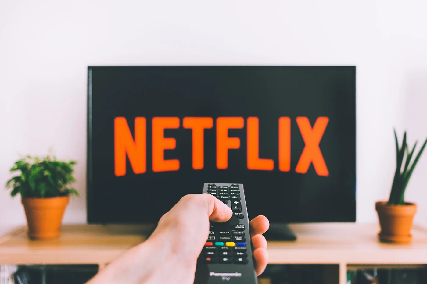 Netflix は 11 月から広告付きで月額 5.99 ユーロ