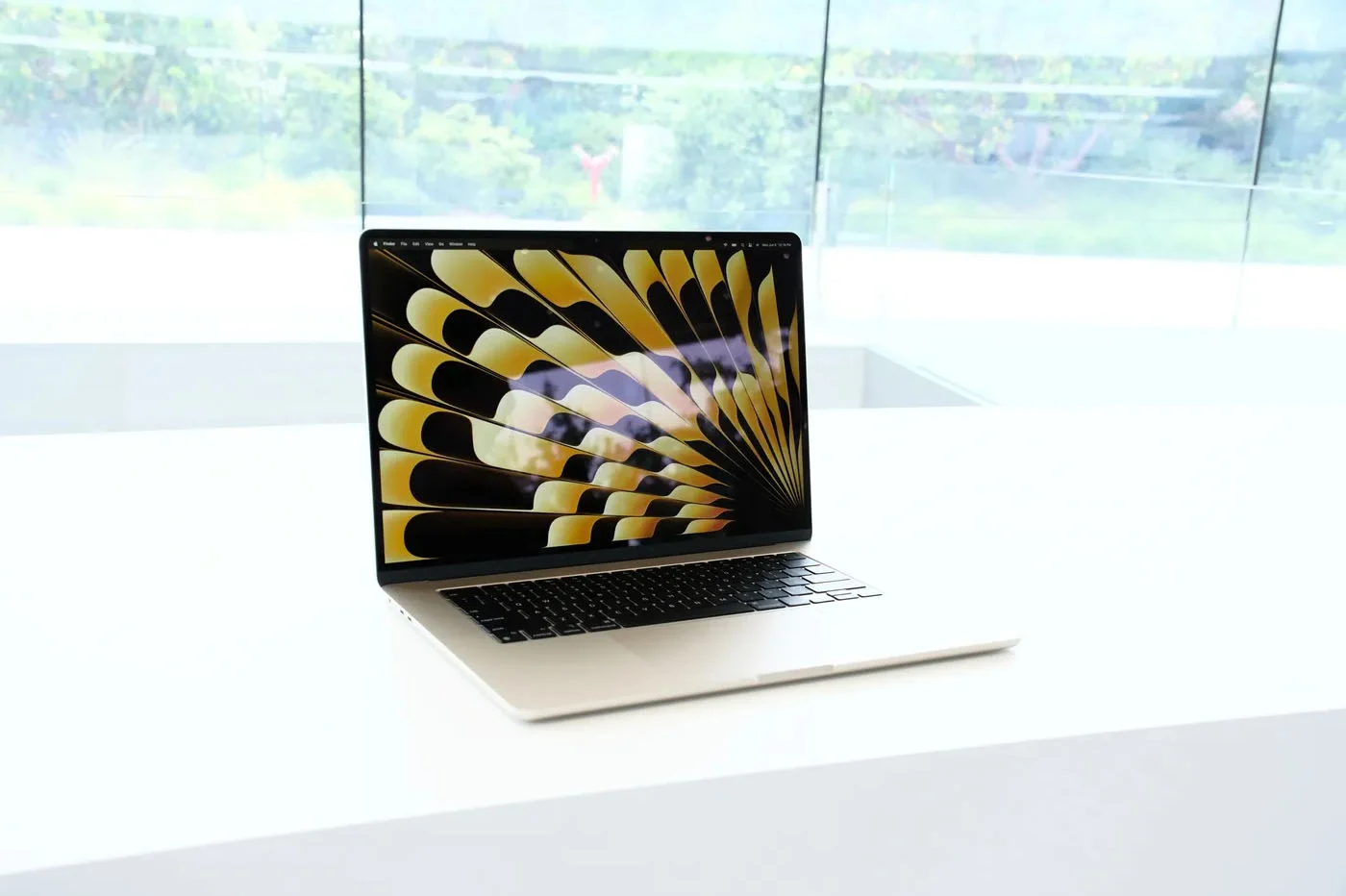 iPhone 15を待つ間、AppleはMacBookを宣伝する