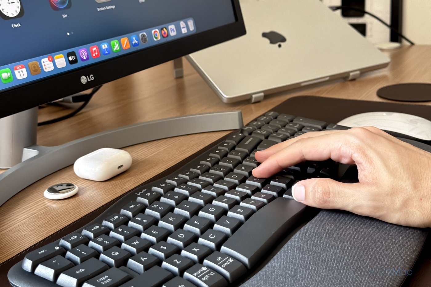 ロジクールはあなたの小指のことを考えて、非常に特別な新しい Mac キーボードを発売します