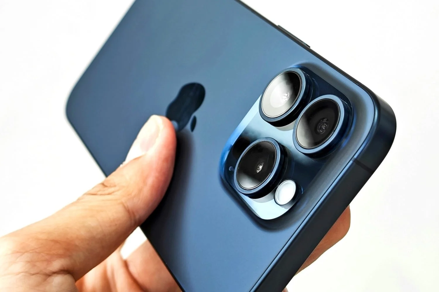 すばらしい ！ AmazonはiPhone 15 Proを700ユーロ未満で販売しています！
