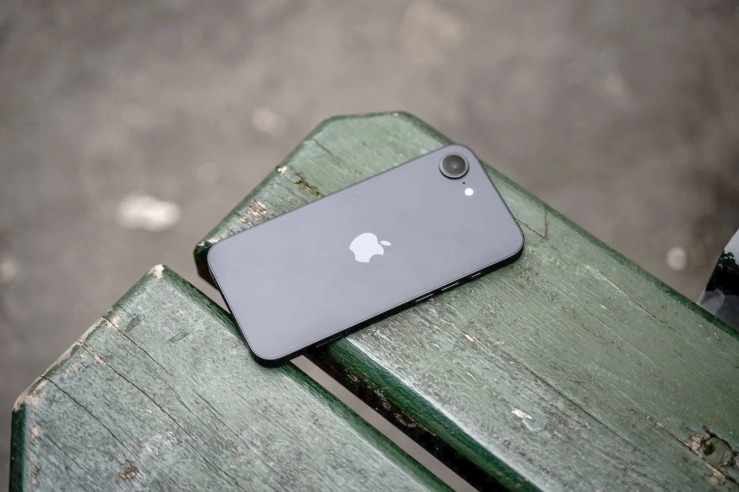 iPhone 16thには、リリースから2か月後にすでに交換があります