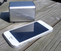 テスト前：「ミュージックエンジェルフレンズ」のiPhoneとスマートフォンのスピーカーが写真で公開