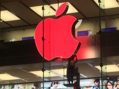 Appleは今年の新製品でエイズ対策に再び赤を見込む (赤)