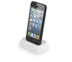 Gear 4 は、Lightning ジャックを統合した iPhone 5 ドックを提供します