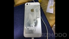 iPhone 5 とそのアルミニウム製背面はレーザー彫刻に適しています